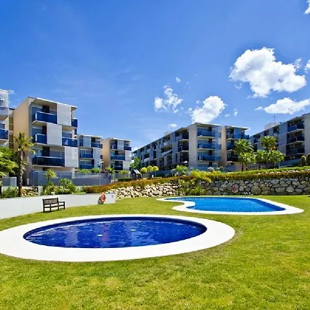 Uhc Paradise Village Family Complex *